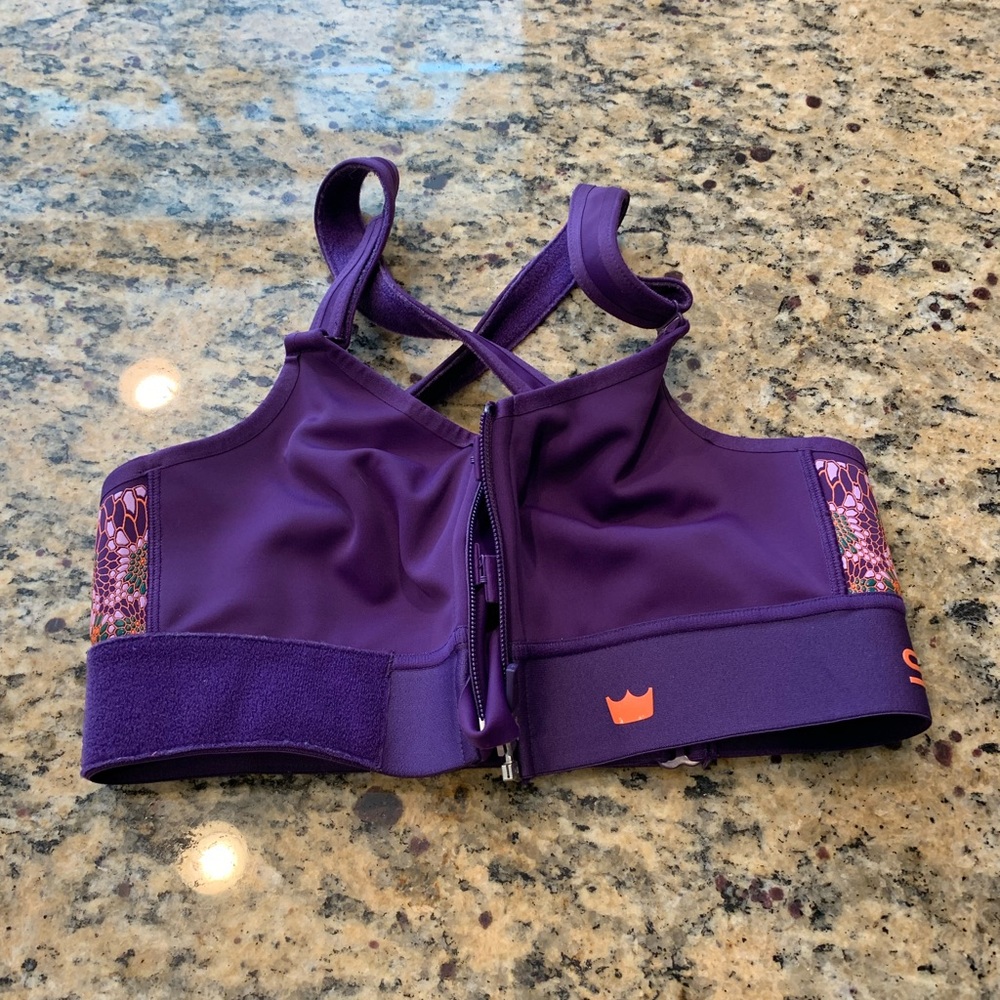 SHEFIT Sports Bra Size Small